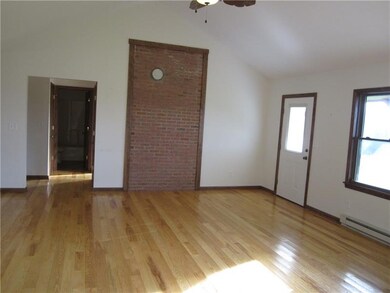 LIVING ROOM WITH WOOD BURNER CHIMNEY. NOTICE THE G