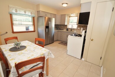 1824 Gardner Rd, Westchester, IL 60154 - photo 6