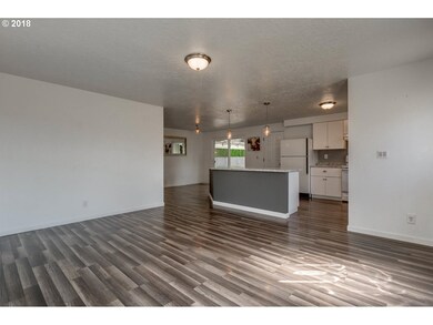 3693 Oak Ridge Ln, Hubbard, OR 97032 - photo 6