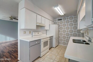 Kitchen-Living