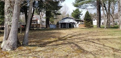 Gradual sloping yard from house to to lake front m