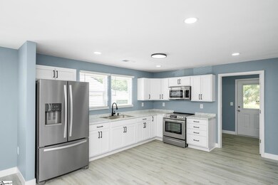 200 Mcdaniel Ave, Greer, SC 29651 - photo 6