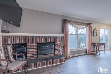 2292 Pontiac Cir, Naperville, IL 60565 - photo 5