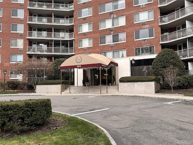 Lakeside Towers unit 10D, Bayside, NY 11361 - photo 2