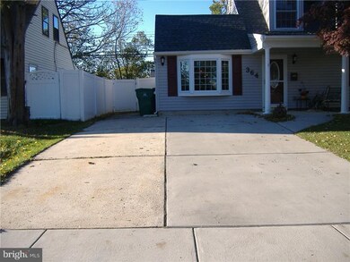 364 Appletree Dr, Levittown, PA 19055 - photo 2