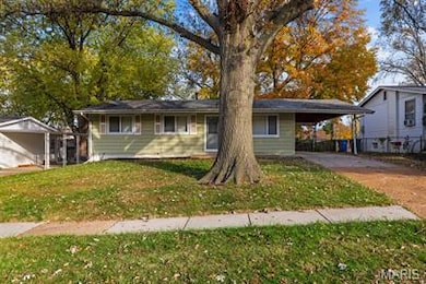 1040 Bluefield Dr, Florissant, MO 63033 - photo 2