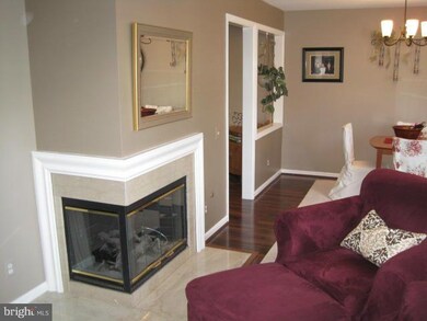 9249 Cardinal Forest Ln unit 201, Lorton, VA 22079 - photo 4