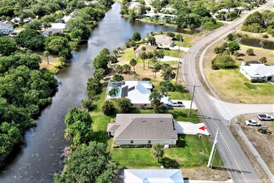 1318 Schumann Dr, Sebastian, FL 32958 - photo 2