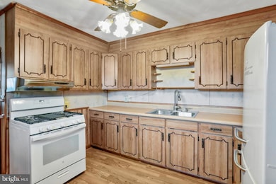 208 Fulton St, Hancock, MD 21750 - photo 7