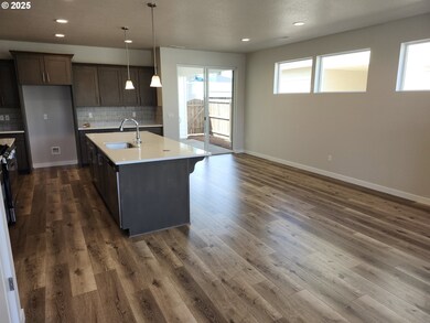 2941 Olympic St unit 28, Woodburn, OR 97071 - photo 2