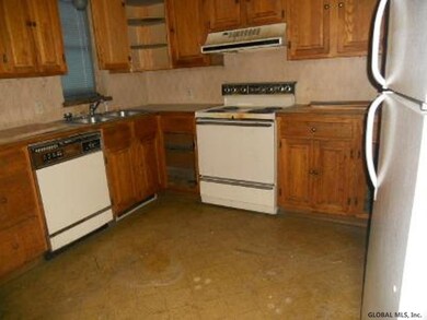 28 Trinity Place, Albany, NY 12202 - photo 2