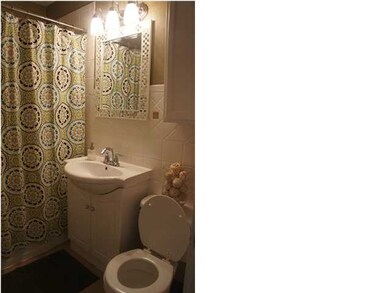Main bath with tub/shower