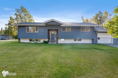 01-Front Exterior_4003