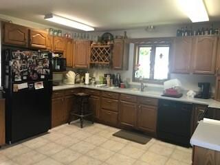 nice size kitchen. Appliances included