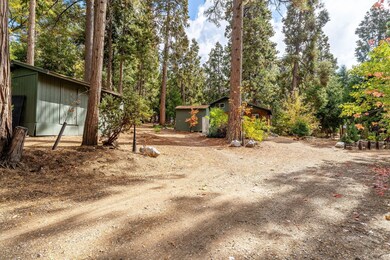 Circular driveway w/lots of parking