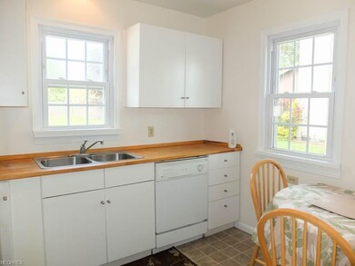 Eat-in Kitchen
