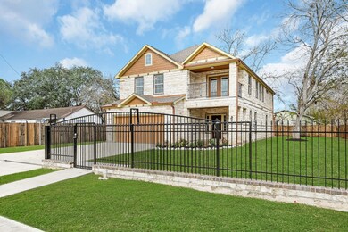 1808 W Adoue St, Alvin, TX 77511 - photo 2