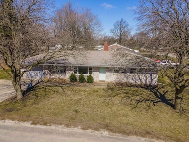 723 E Fuller St, Chenoa, IL 61726 - photo 3