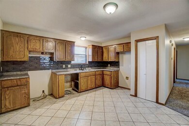 235 Deer Dr, Cache, OK 73527 - photo 7