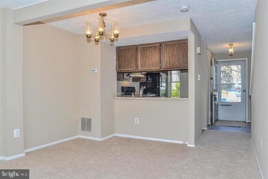 8441 Lazy Creek Ct, Springfield, VA 22153 - photo 7