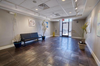 623 W Walnut lobby