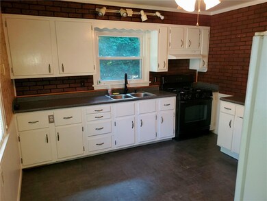 411 Chelsea Ave, Erie, PA 16505 - photo 4