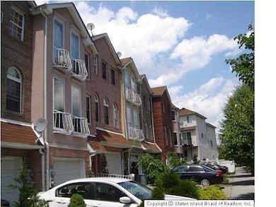 202 Wellington Ct, Staten Island, NY 10314 - photo 7