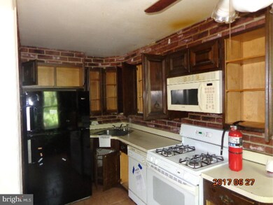 1033 S Lynbrook Rd, Darby, PA 19023 - photo 5