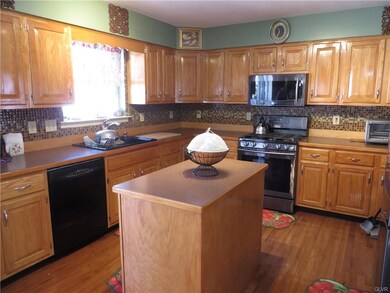 6951 Hearth Ln, Macungie, PA 18062 - photo 5