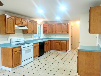 395B Onset Ave unit 1, Wareham, MA 02558 - photo 4
