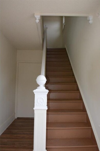 388 W Lancaster Ave unit UPPER, Wayne, PA 19087 - photo 2