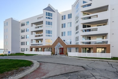 1 Commodore Ct unit 202, Hull, MA 02045 - photo 4