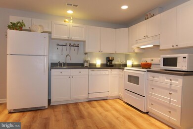 15154 Shannondale Rd unit B, Hillsboro, VA 20132 - photo 2