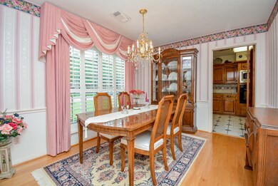 Fine dining right in your own home. Great space for holiday dinners and special occasions.