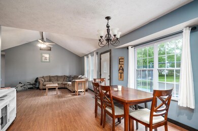 KITCHEN/DINING COMBO