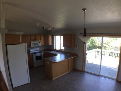 723 E Tara Lee Ave, Medical Lake, WA 99022 - photo 5
