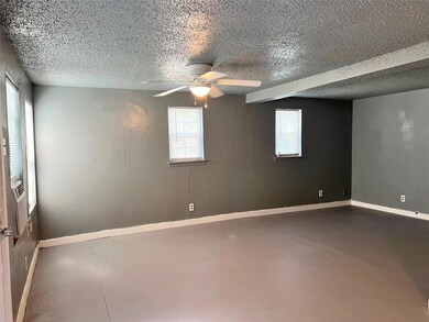305 S Preston St unit B, Ennis, TX 75119 - photo 3