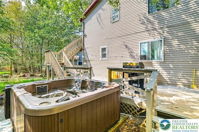 7901 Sleepy Hollow Dr, Tobyhanna, PA 18466 - photo 2