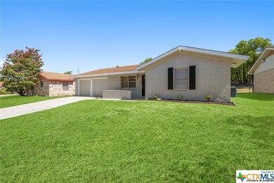 927 Holly St, Copperas Cove, TX 76522 - photo 2