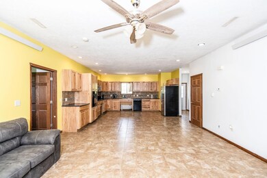 Living room/Kitchen combo