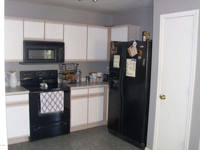 KITCHEN REFER INCLUDED!