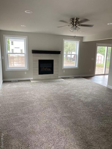 21600 Elmway St, Clinton Township, MI 48035 - photo 4