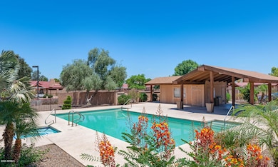 2119 E Kirkland Ln-large-002-001-Neighbo
