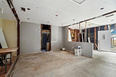 734 N Robinson St, Cleburne, TX 76031 - photo 6