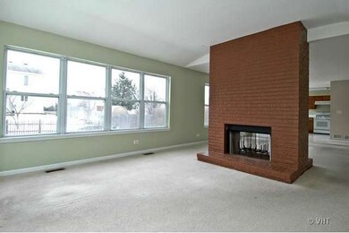 946 Cortney Dr, Carpentersville, IL 60110 - photo 6