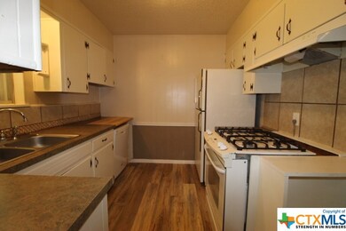 908 Little St, Copperas Cove, TX 76522 - photo 7