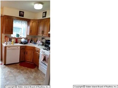 80 N Railroad Ave, Staten Island, NY 10304 - photo 3