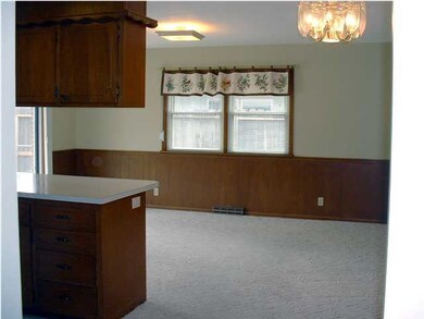 Kitchen / Dining Combo, as viewed from foyer