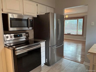 1577 E Melton Rd, Birmingham, MI 48009 - photo 3