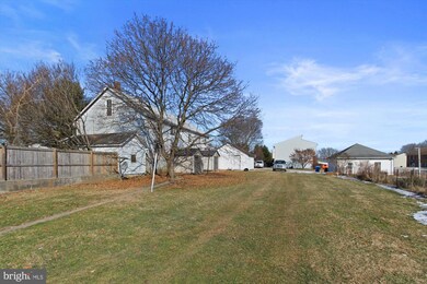 408 S Queen St, Littlestown, PA 17340 - photo 5